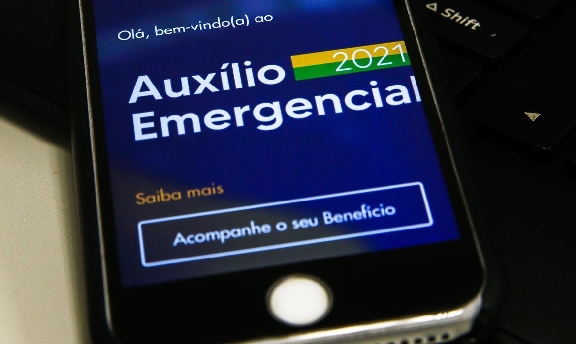 Decreto federal regulamenta devolução de auxílio emergencial 