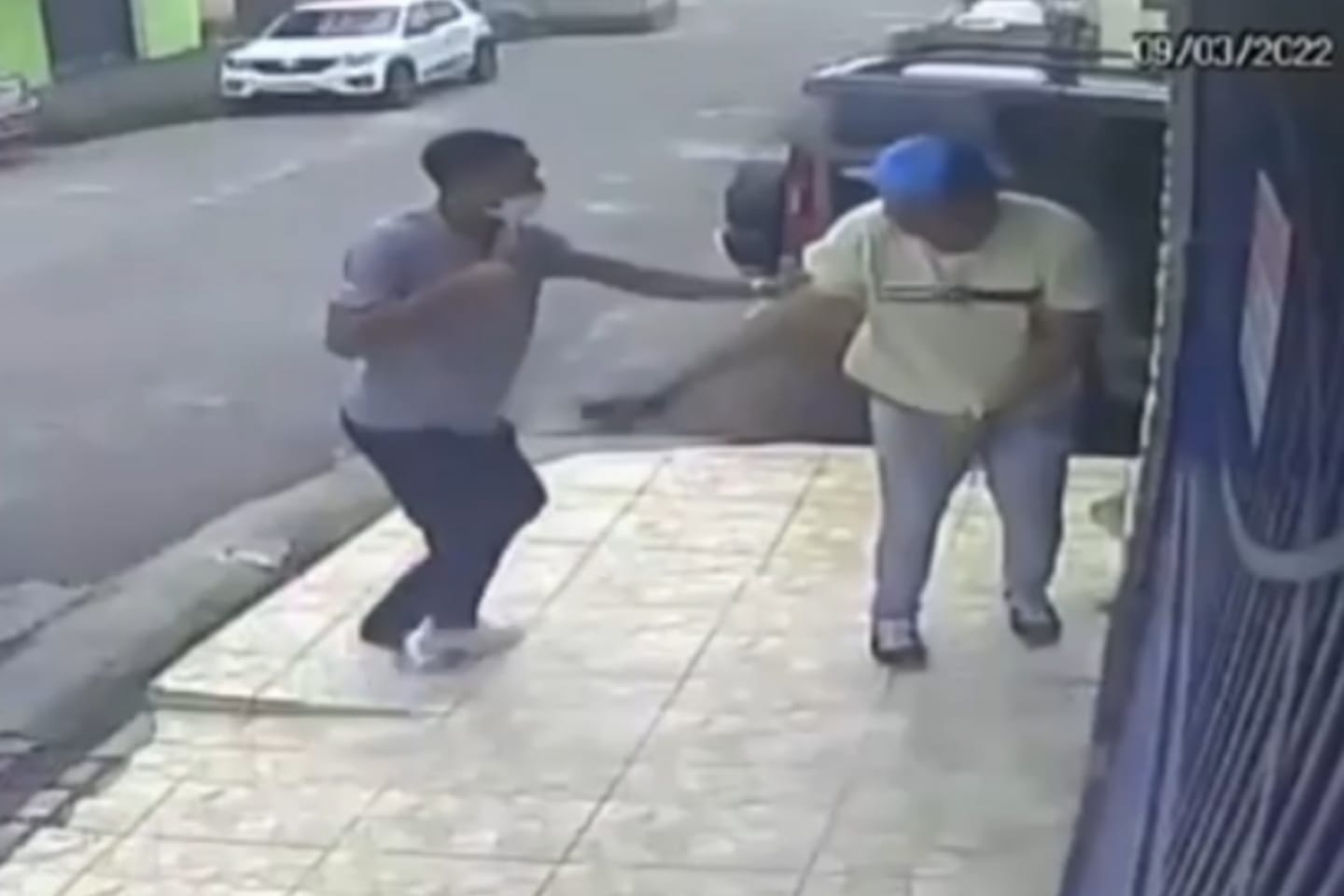 VÍDEO: Motorista de transporte escolar é baleado durante assalto no Pará