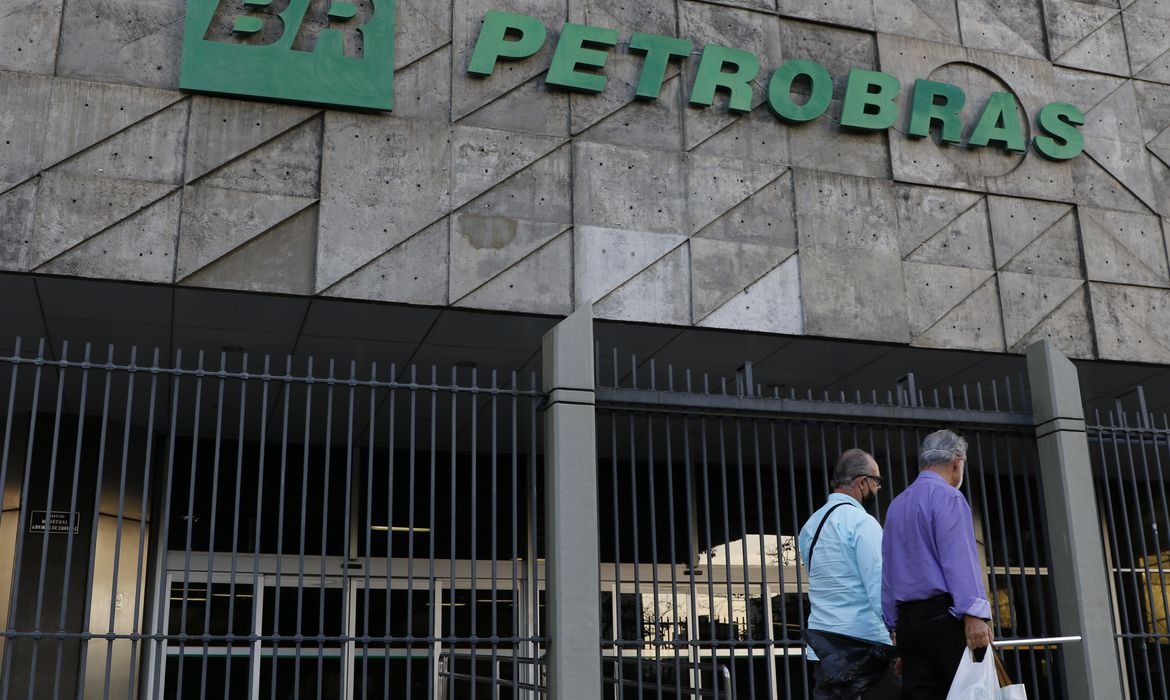 Petrobras anuncia aumento nos preços de gasolina, diesel e gás de cozinha