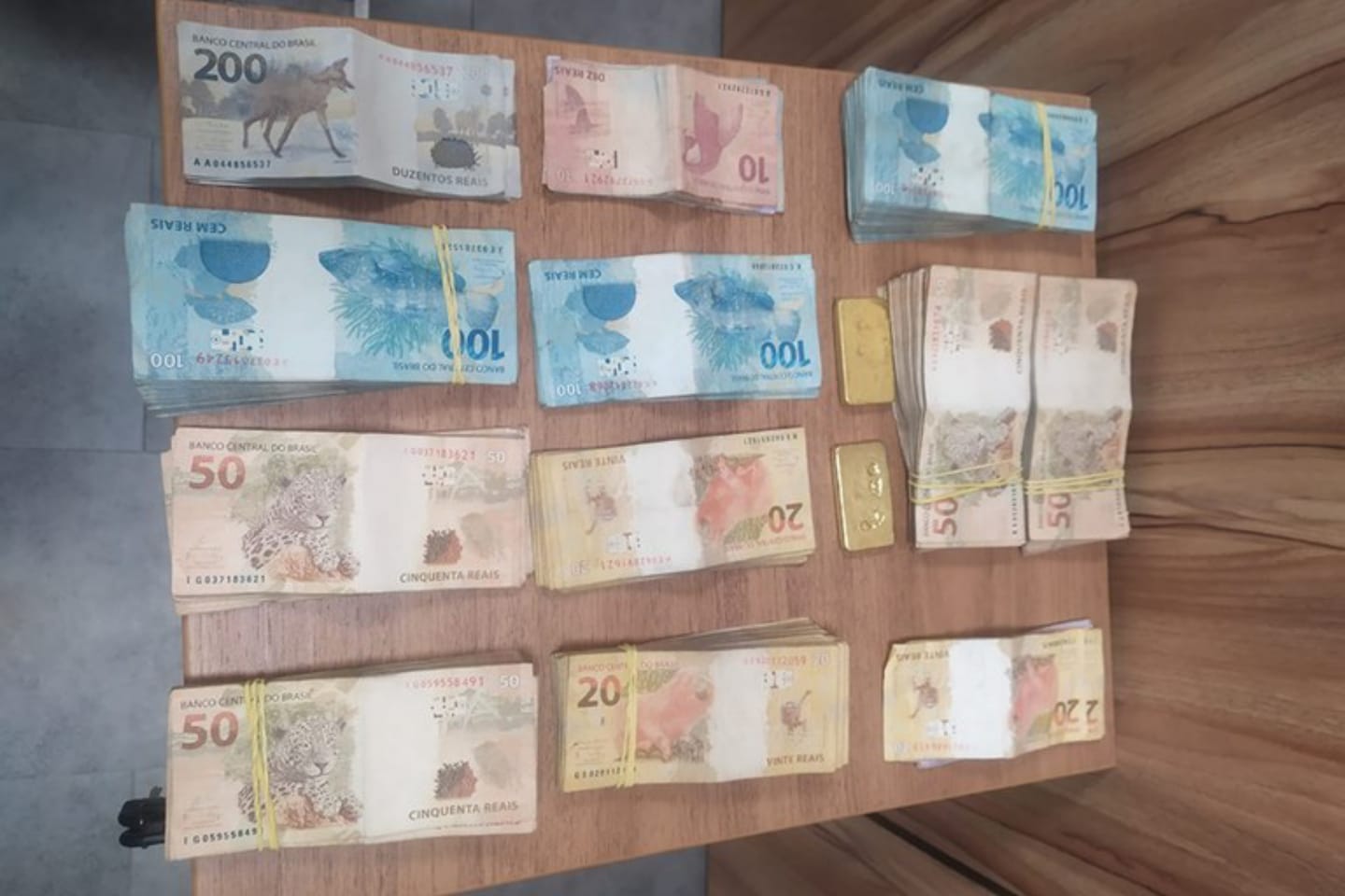 PRF apreende mais de R$ 42 mil e barras de ouro no nordeste do Pará