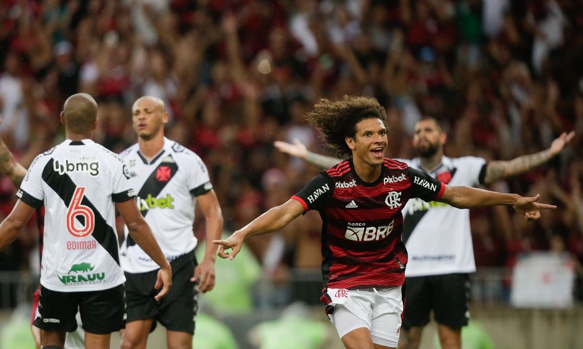 Flamengo repete placar sobre o Vasco e avança para a final do Carioca