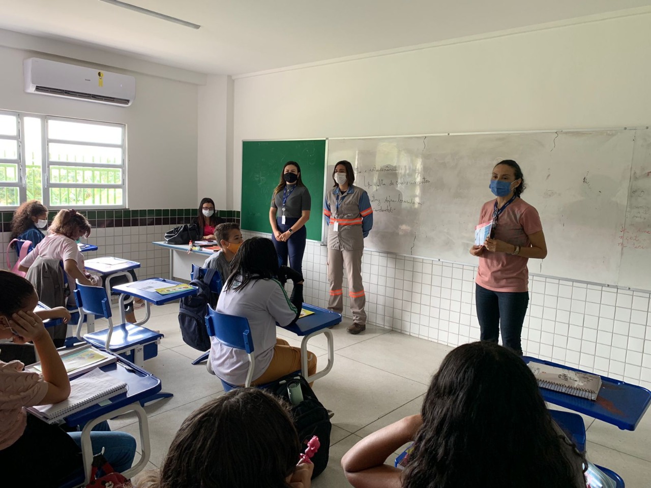 Estudantes recebem palestras sobre cuidados relacionados à energia elétrica