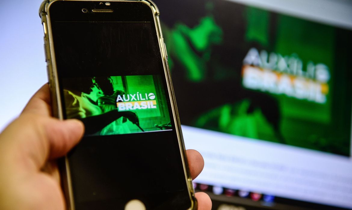 Caixa paga Auxílio Brasil a beneficiários com NIS final 7