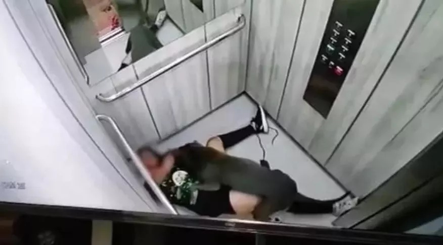 VÍDEO: Mulher é atacada por pitbull e se salva ao conseguir se arrastar até elevador