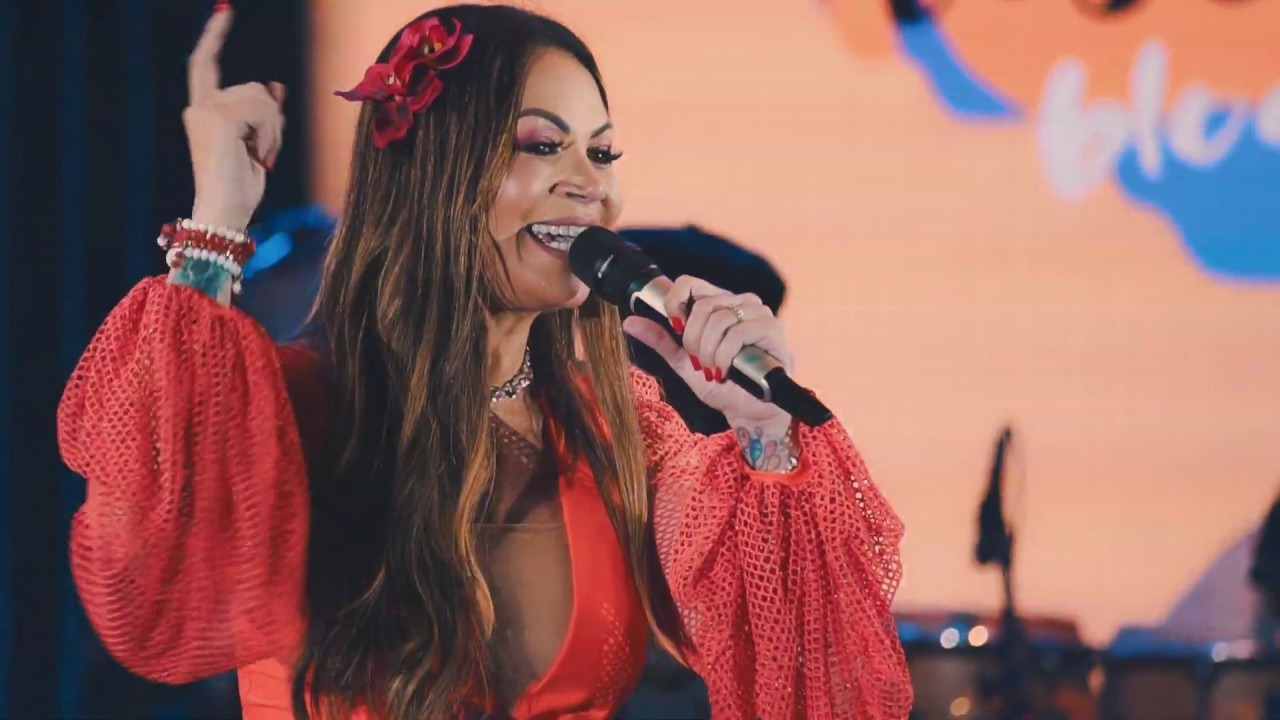 Solange Almeida revela crises de pânico por uso de cigarro eletrônico