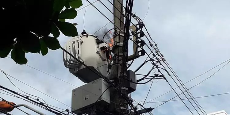 Poste pega fogo e assusta moradores no Pará
