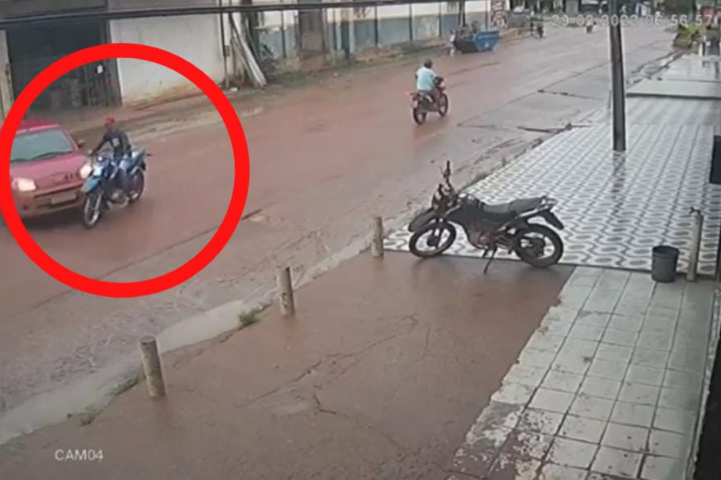 Motociclista fica ferido ao colidir com carro no interior do Pará