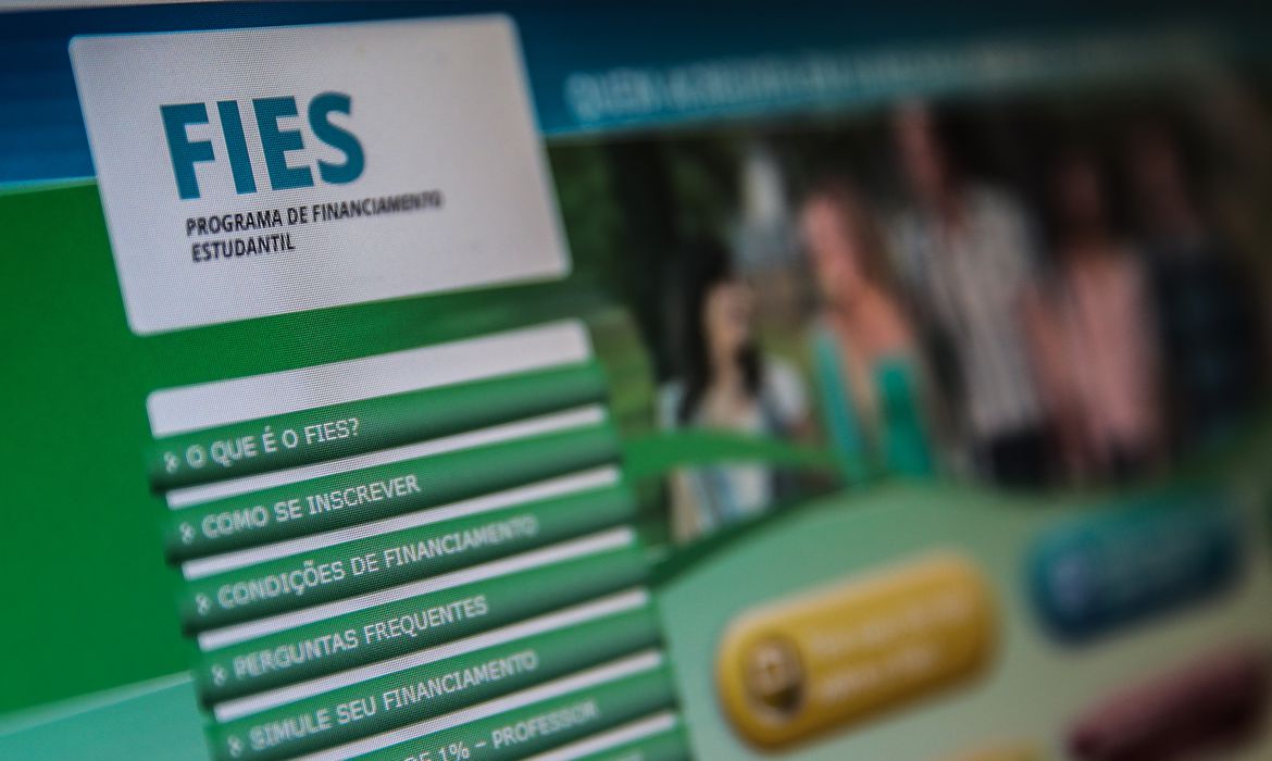 Fies inicia renegociação de dívidas com descontos de até 92%