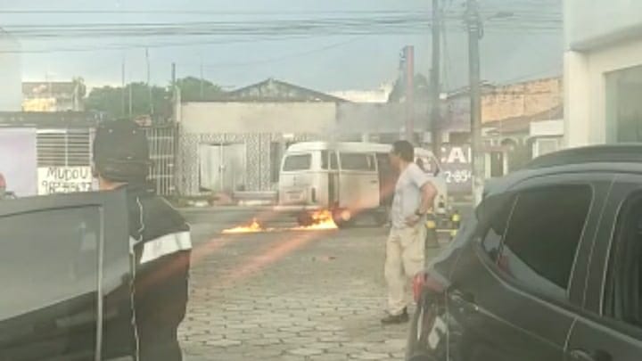 VÍDEO: Veículo pega fogo enquanto motorista abastece no Pará