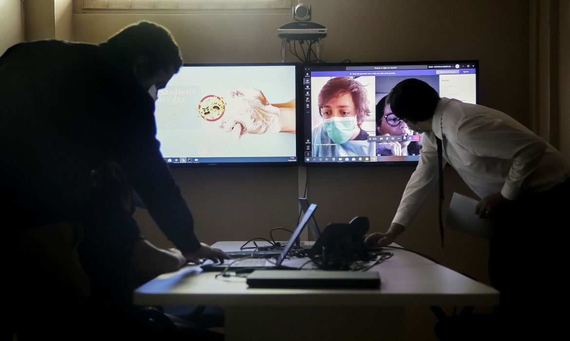 Médicos não denunciam planos de saúde por medo de represálias