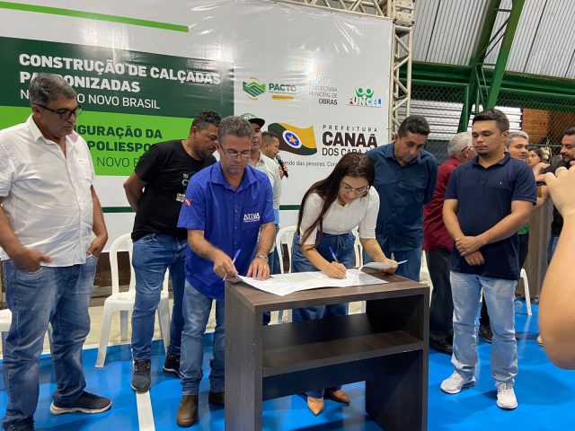 Prefeita assina ordem de serviço para construção de calçadas padronizadas e quadra poliesportiva em Canaã dos Carajás