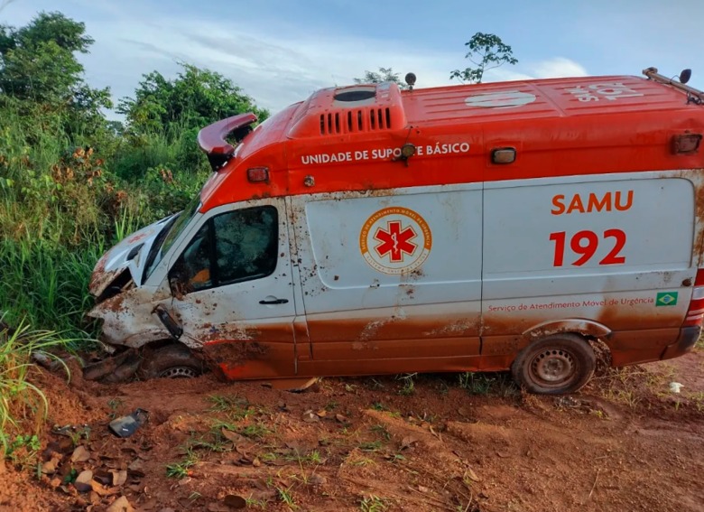 Ambulância do Samu capota no sudeste do Pará