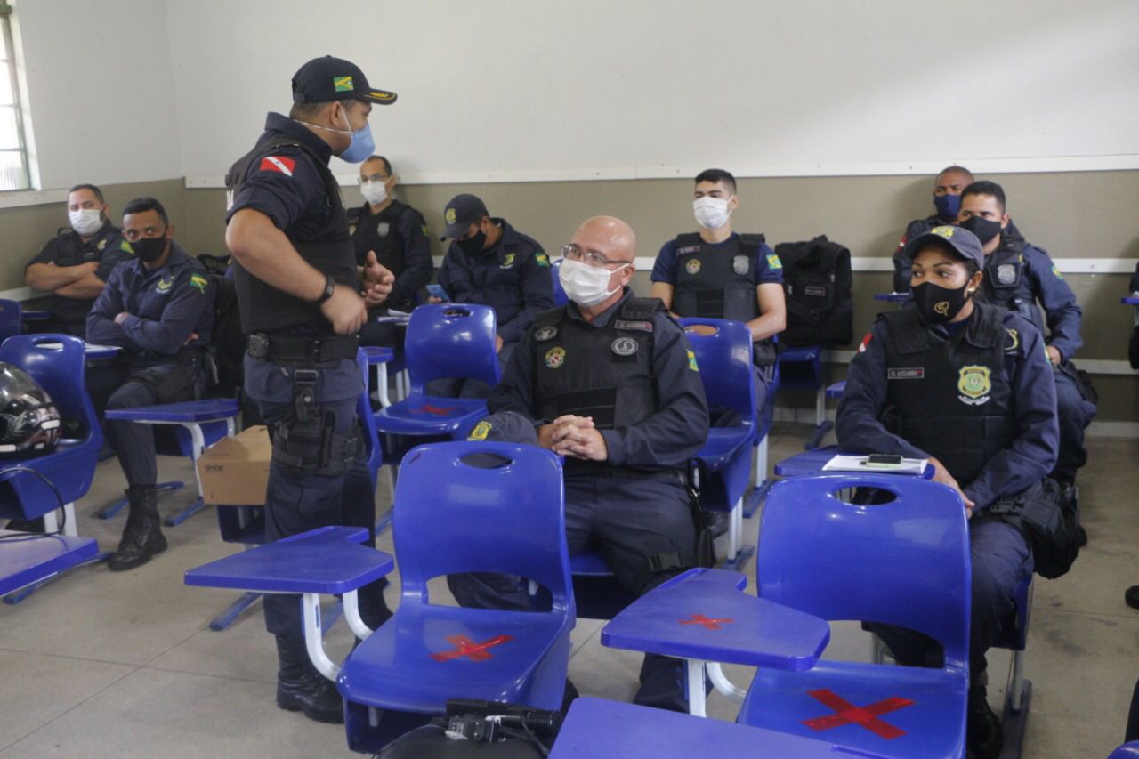 Agentes da GMM recebem treinamento para uso de armas não letais