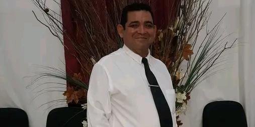 Batedor de açaí é executado na frente de casa no interior do Pará