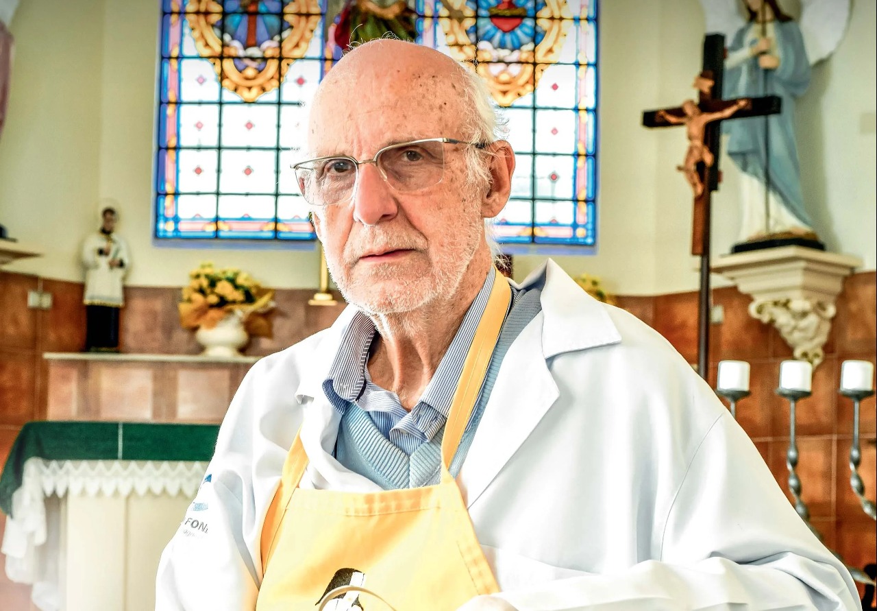 Padre Júlio Lancellotti é revistado pela PM durante Via Sacra