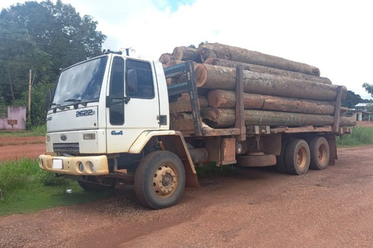 PRF apreende cerca de 20 m³ de madeira ilegal no interior do Pará
