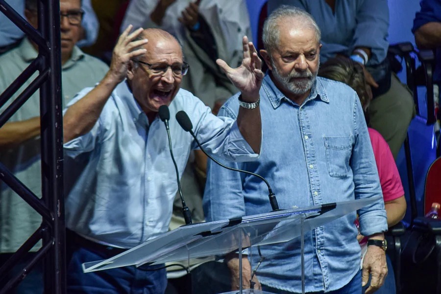 Alckmin estreia em pré-campanha e grita ‘Viva Lula’