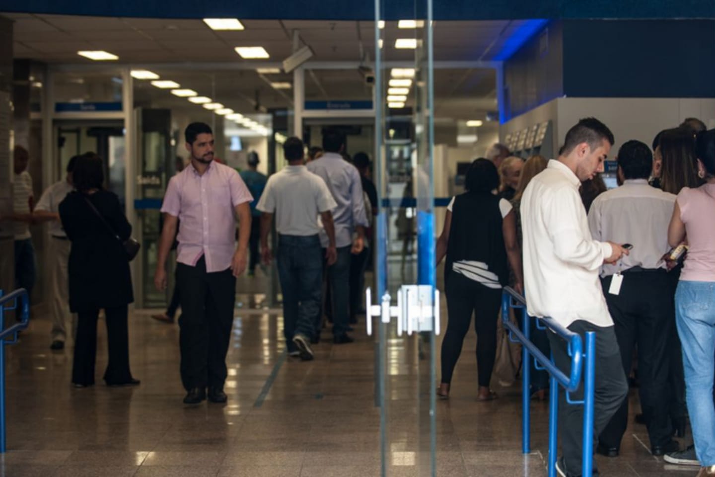 Agências bancárias fecham as portas nos feriados