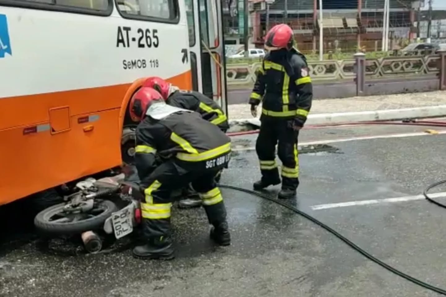Colisão entre ônibus e moto deixa homem ferido no Pará