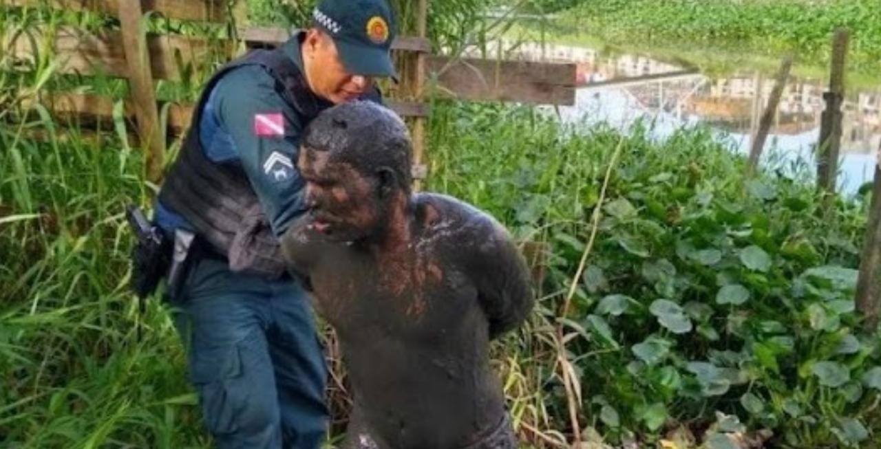 Homem se esconde na lama, mas é capturado pela polícia no Pará