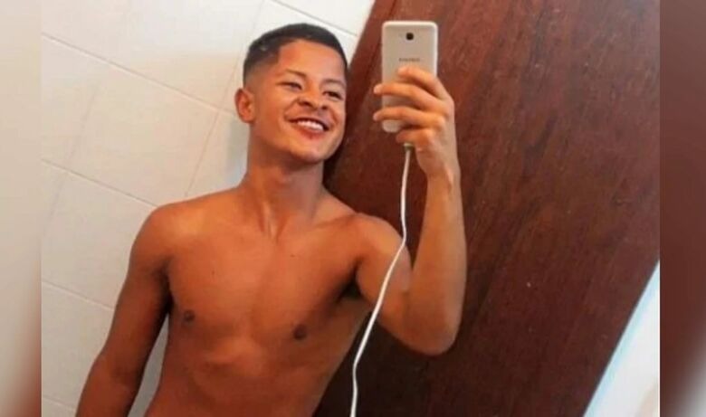 Jovem diz que esfaqueou repórter da TV Globo até ele ‘parar de reagir’