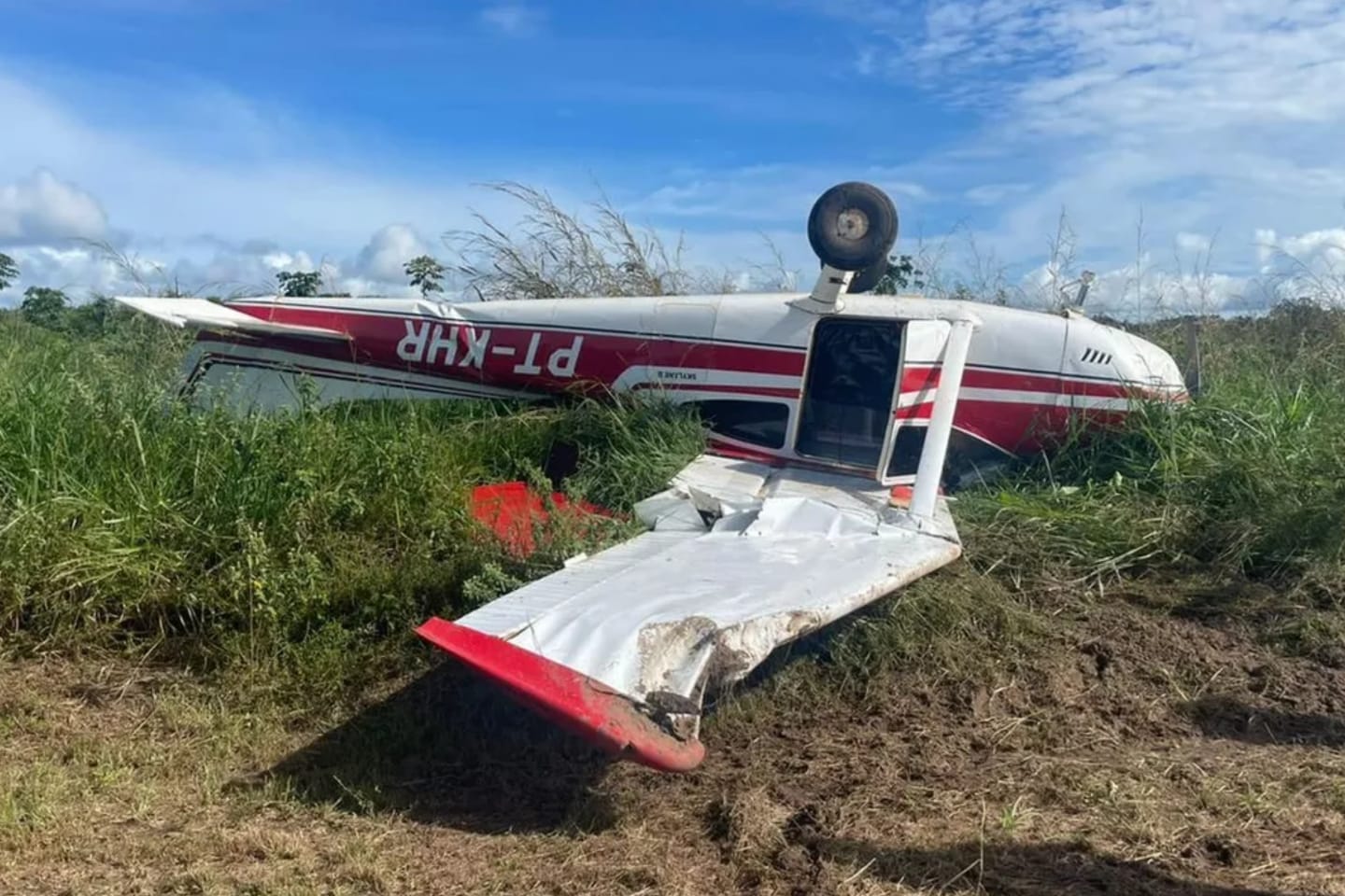 Trio armado tenta roubar monomotor no Pará, mas avião cai durante decolagem