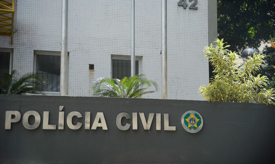 Polícia faz ação contra pirataria de conteúdo audiovisual