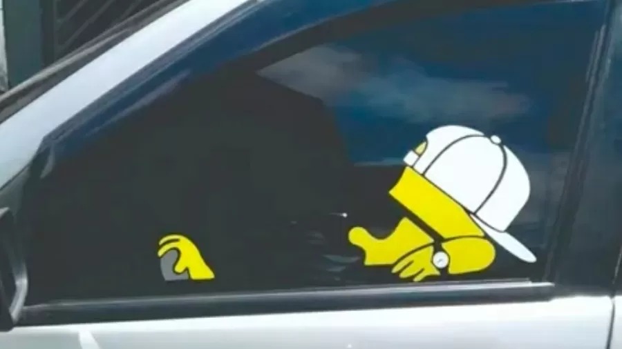 Adesivo dos Simpsons no carro pode gerar multa ao motorista