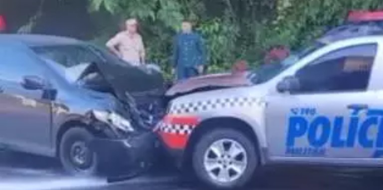 Carro de passeio colide de frente contra viatura da PM no Pará