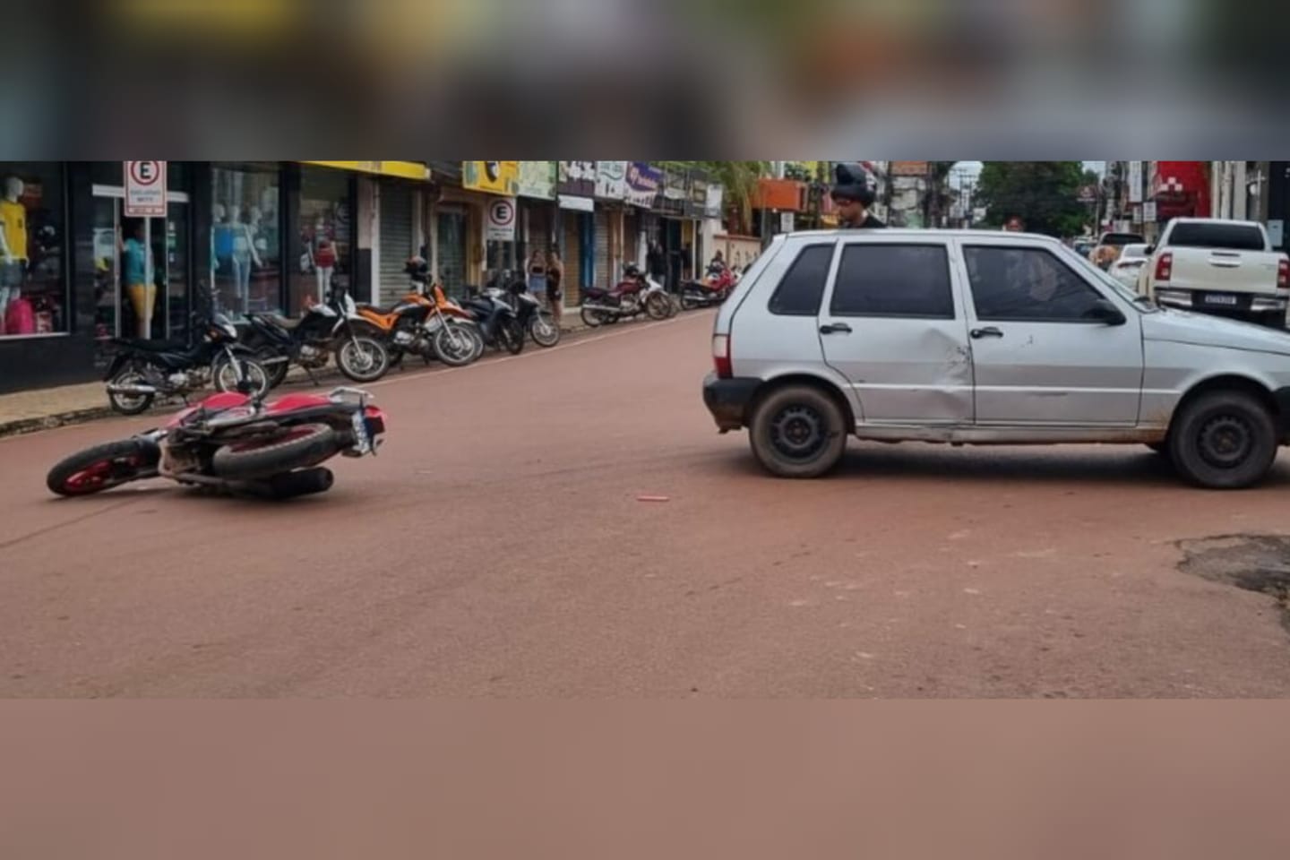 Carro invade preferencial e colide com motociclista no sudoeste do Pará