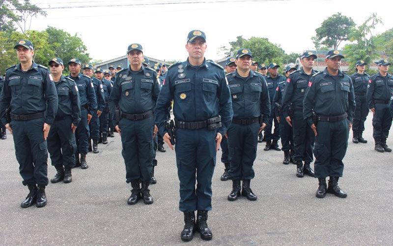 Helder assina decreto que autoriza acautelamento de arma de fogo a militares aposentados