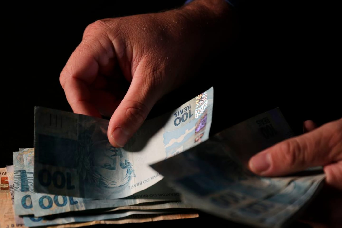 Caixa paga Auxílio Brasil a beneficiários com NIS final 7
