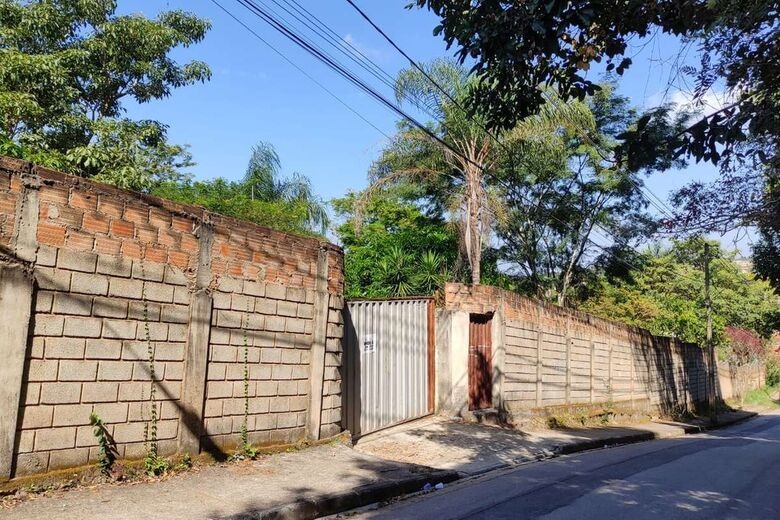 Sobrinho pula muro de sítio e encontra tio sem cabeça