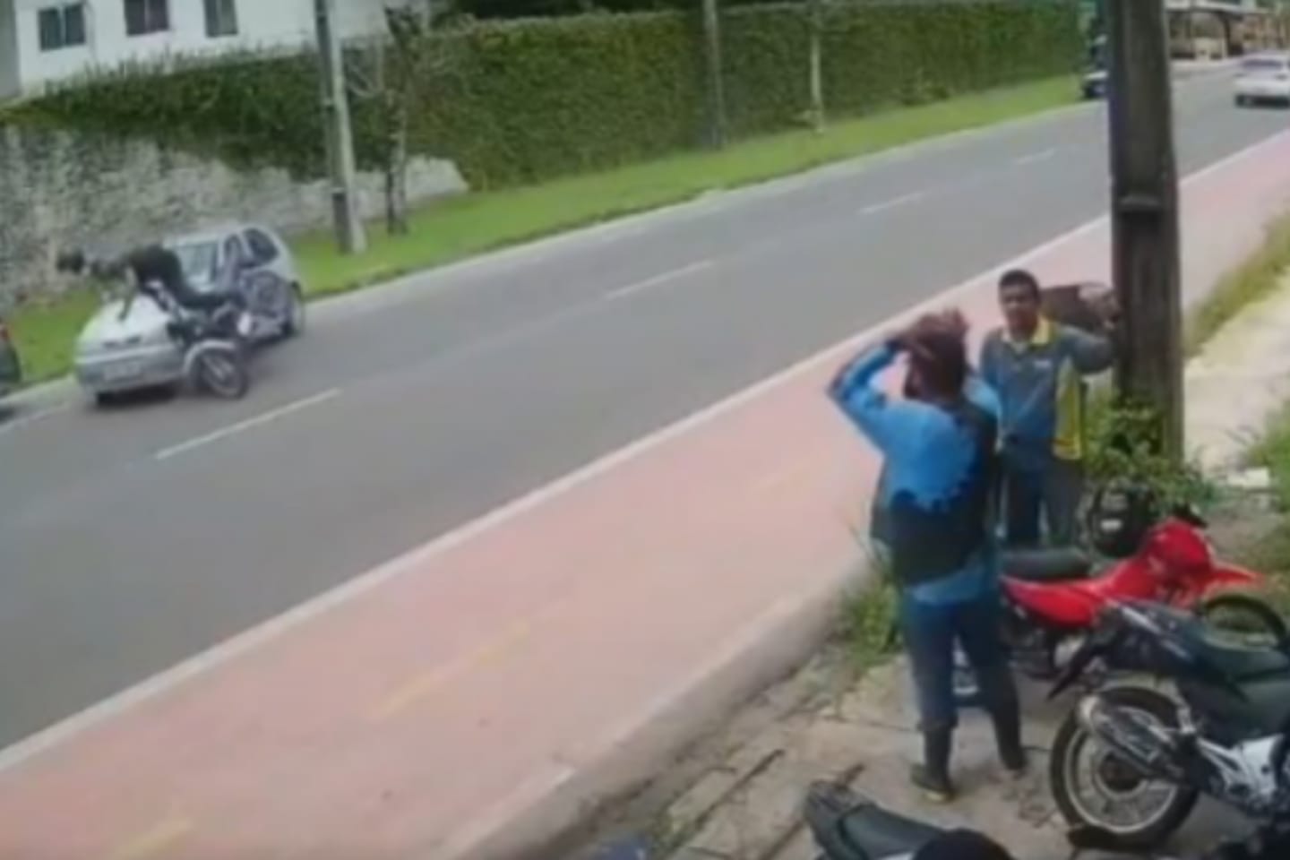 Motociclista ‘voa’ ao colidir com carro no interior do Pará