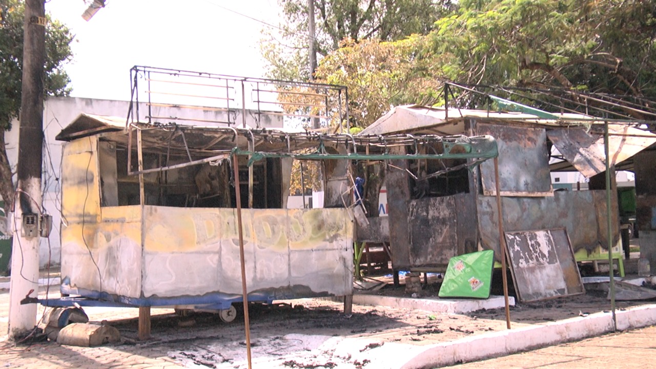 Lanchonetes são consumidas por incêndio no Novo Horizonte