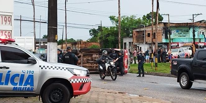 Viatura da PM capota após ser atingida por táxi no Pará
