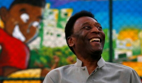 Estado de saúde de Pelé melhora, mas ainda não há previsão de alta