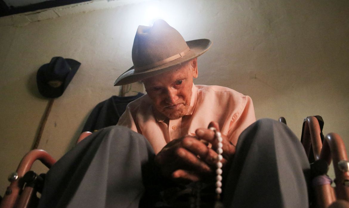 Homem mais velho do mundo completa 113 anos nesta sexta-feira