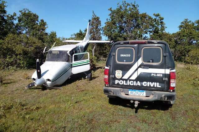 Avião boliviano faz pouso forçado e é apreendido no Brasil