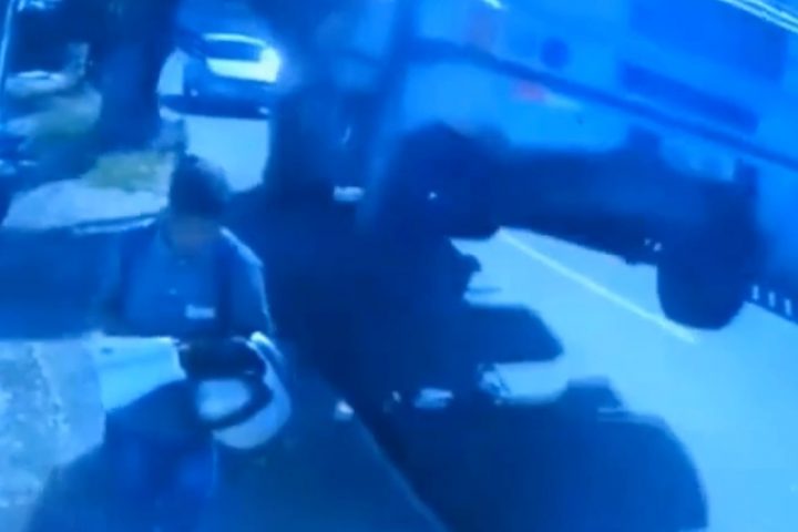 Vídeo: homem quase é esmagado por caminhão
