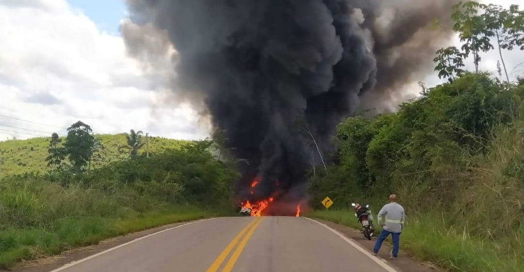 Caminhão-tanque explode e motorista morre carbonizado no sudeste do Pará