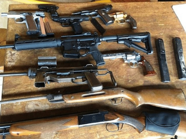 Operação “Delivery” investiga importação ilegal de armas e acessórios