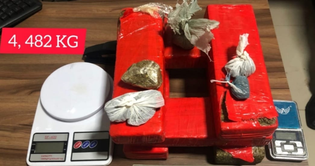 Polícia prende dois jovens com mais de 4 kg de maconha em uma mochila em Parauapebas