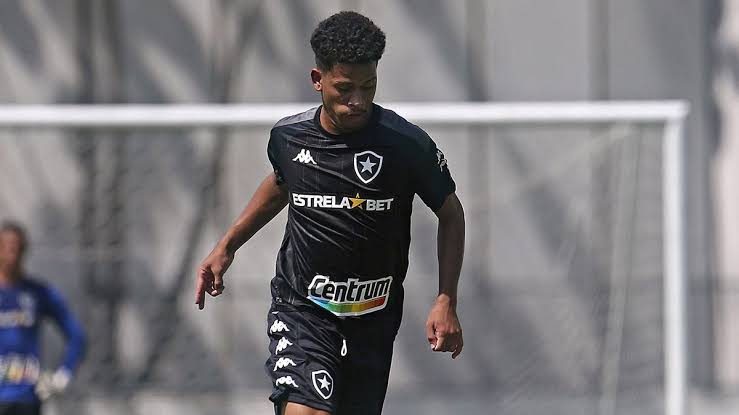 Zagueiro paraense assina contrato com o Botafogo até 2024