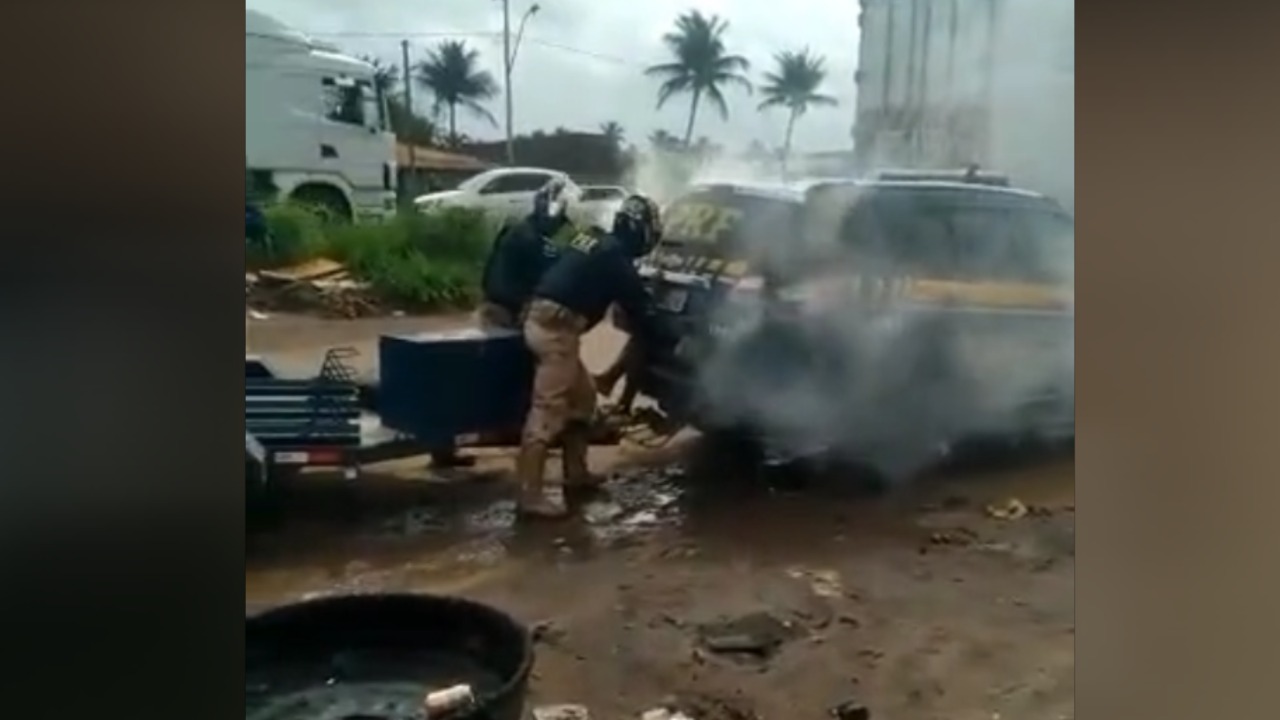 PRF afasta agentes envolvidos na morte de homem sufocado dentro de viatura em Sergipe