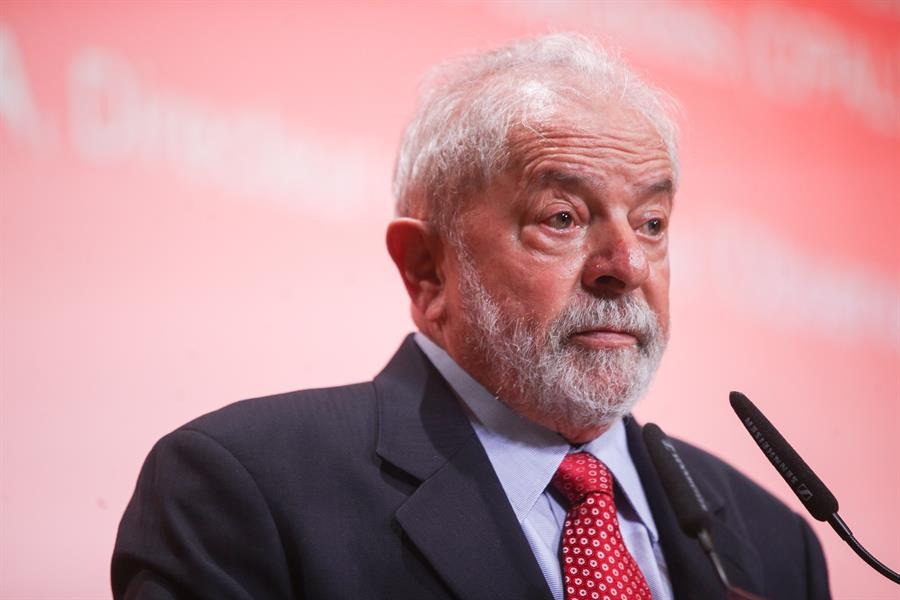 Sem público, Lula é obrigado a atrasar discurso em SP