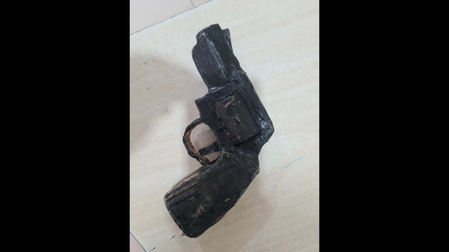 Dois adolescentes são apreendidos com simulacro de arma de fogo em Marabá