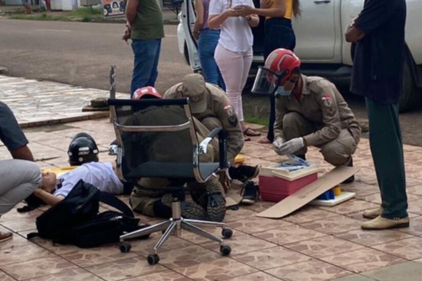 Colisão entre carro e moto é flagrada por câmera de monitoramento no Pará