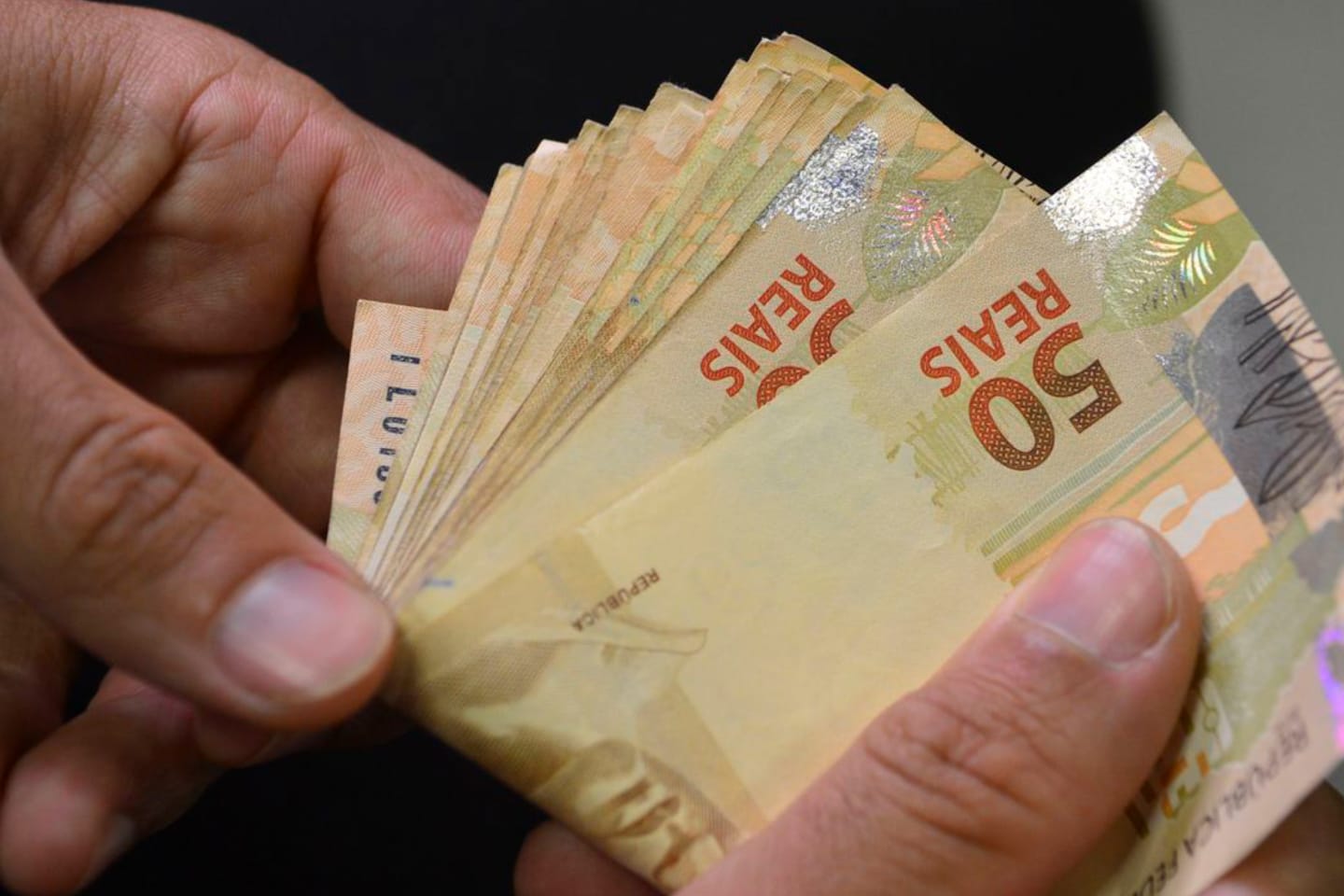 Segurados com NIS finais 4 e 9 recebem primeira parcela do 13º