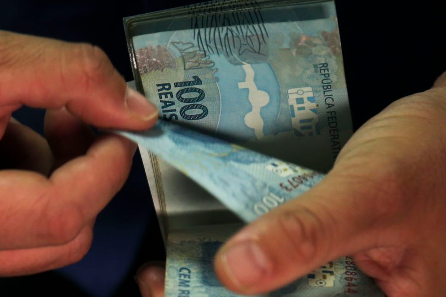 Segurados com NIS finais 5 e 0 recebem primeira parcela do 13º